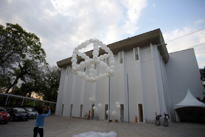 Visitors gathering as the balloon structure rises over the museum forecourt